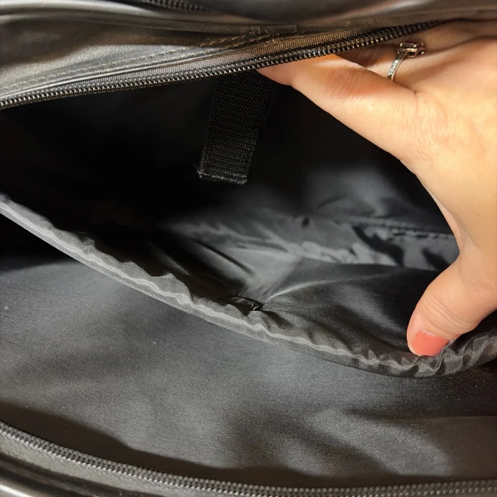 Samsonite Black Leather Expandable Briefcase Laptop 17 inch Business Travel